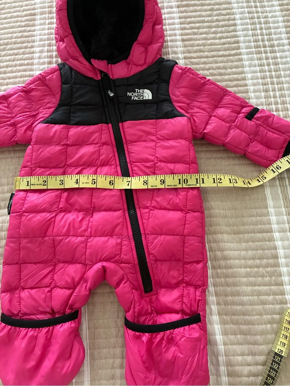 Like new THE NORTH FACE Hot Pink and Black Infant Hooded Snowsuit 3-6 months